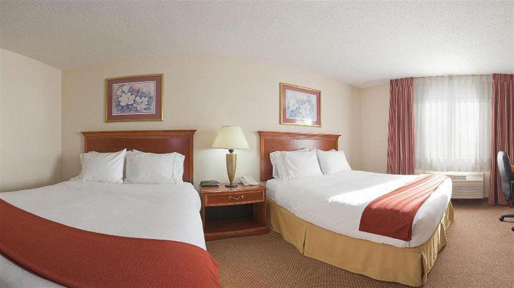 Baymont By Wyndham Chelsea Hotel Bagian luar foto